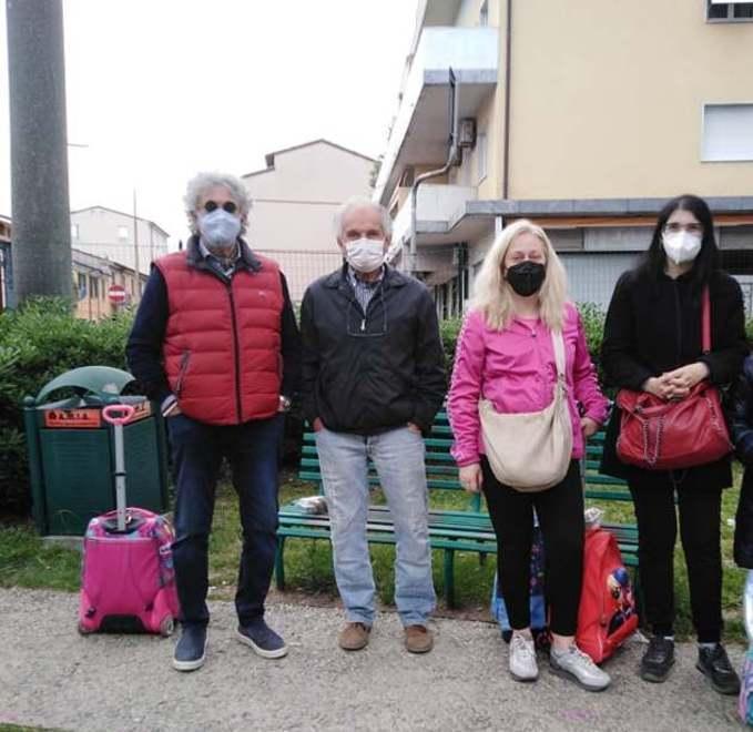 Il parco dei bambini sporco e incustodito 