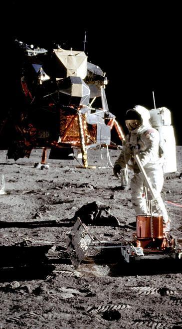 Morto Mike Collins l’astronauta che conquistò la Luna senza metterci piede 