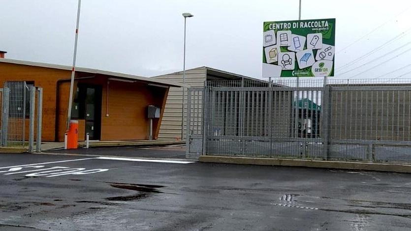 Centro di raccolta, a maggio aperto a orario continuato