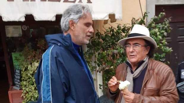 Al Bano e Bocelli senza mascherina polemica social