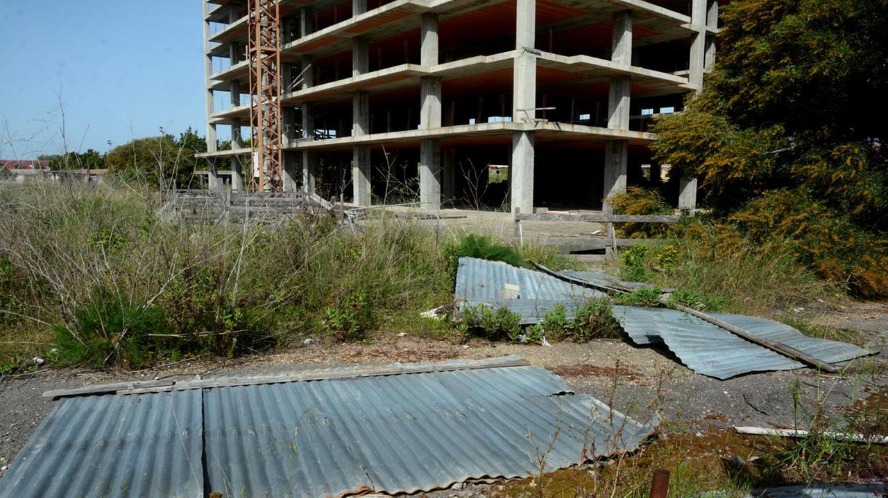 Un cantiere aperto e abbandonato