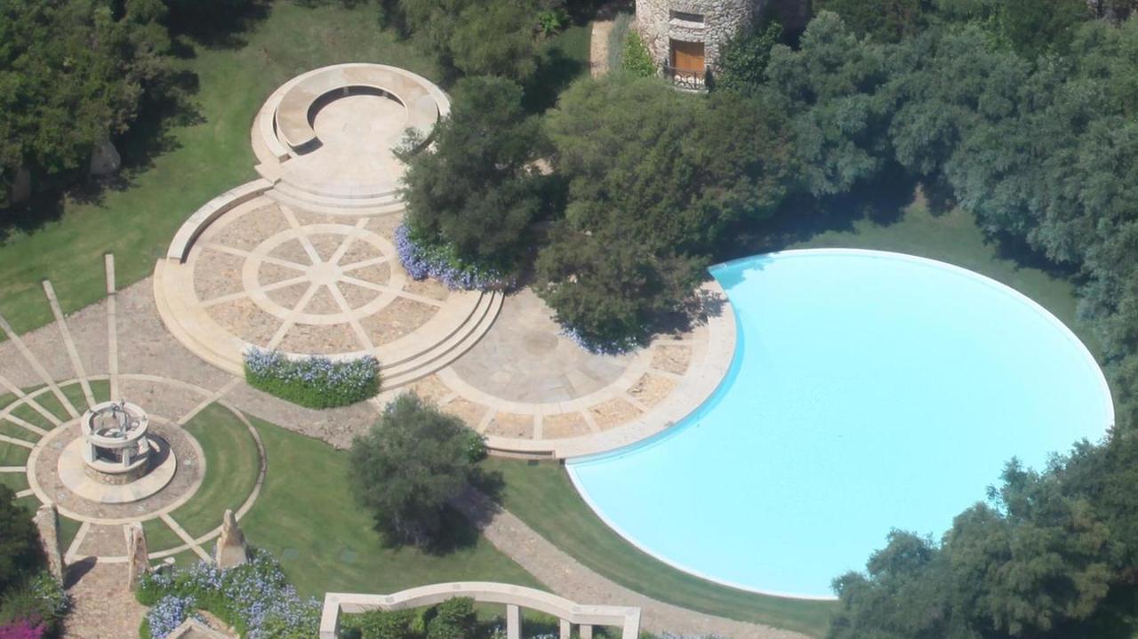 A Villa Certosa lavori con il Piano casa