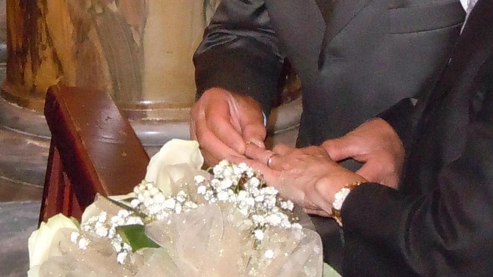 Muore in ospedale e spariscono le fedi. La famiglia: «Abbiamo fatto denuncia»