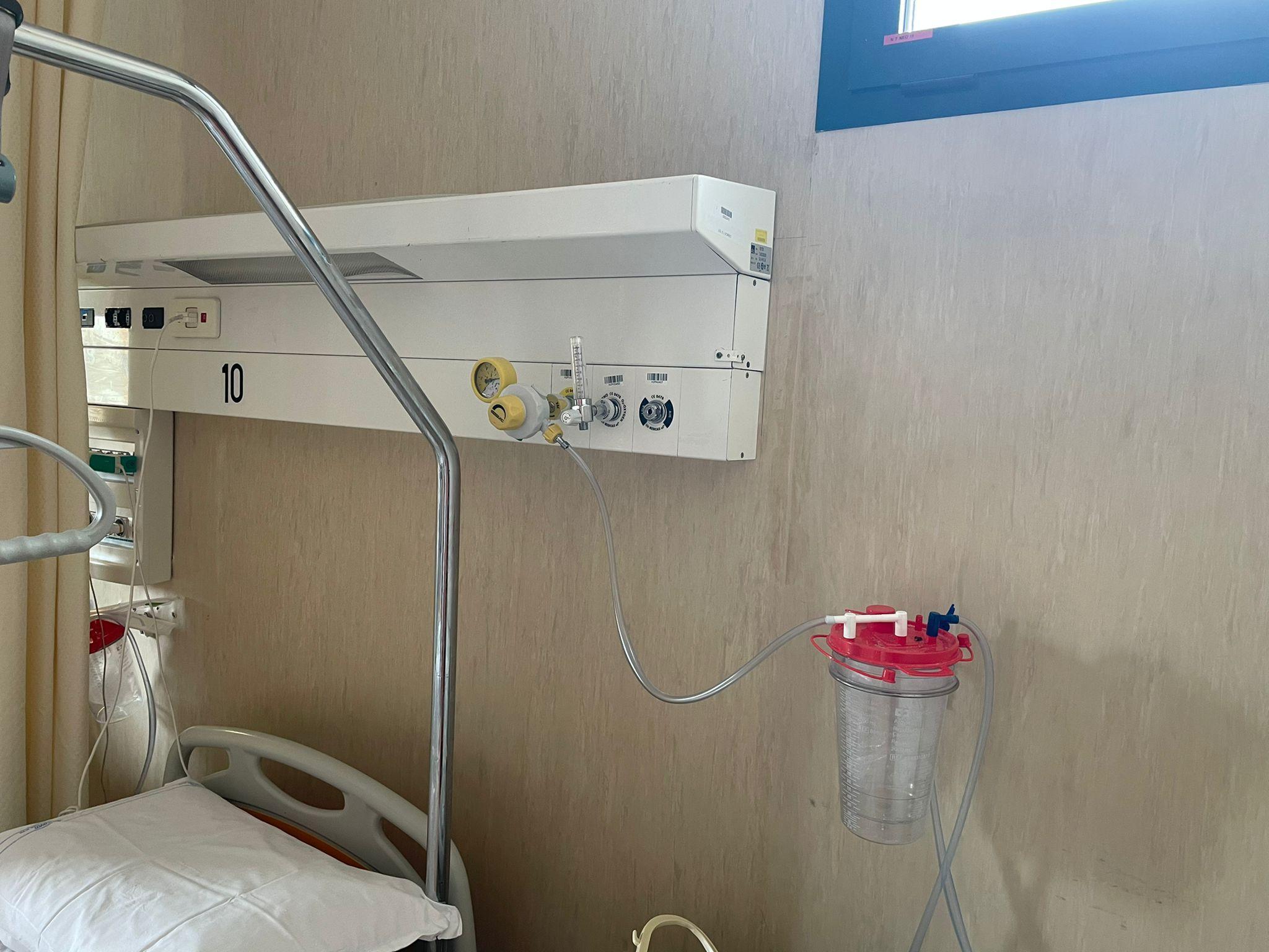 Corto circuito in stanza, fumo nel reparto di nefrologia dell'ospedale di Livorno 