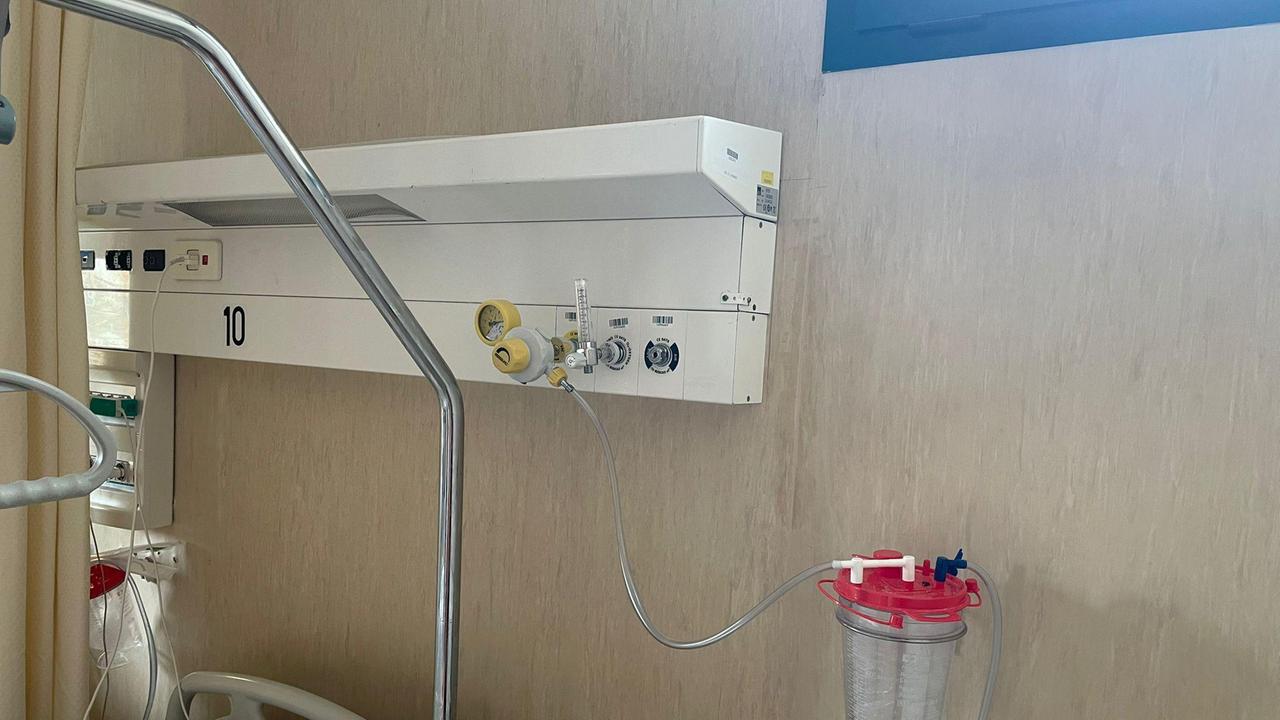 Corto circuito in stanza, fumo nel reparto di nefrologia dell'ospedale di Livorno