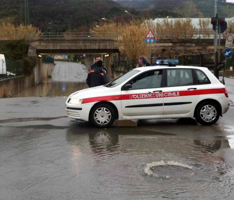 A fare la spesa con l’auto di servizio, assolti 