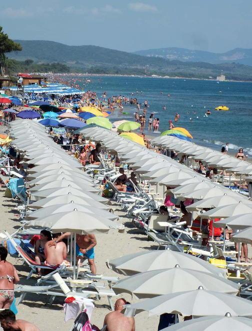 Balneari, si riparte «Se domenica è bella mettiamo i lettini» 
