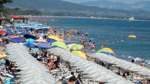 Balneari, si riparte «Se domenica è bella mettiamo i lettini»