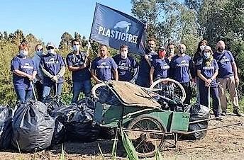 Domenica a caccia di rifiuti