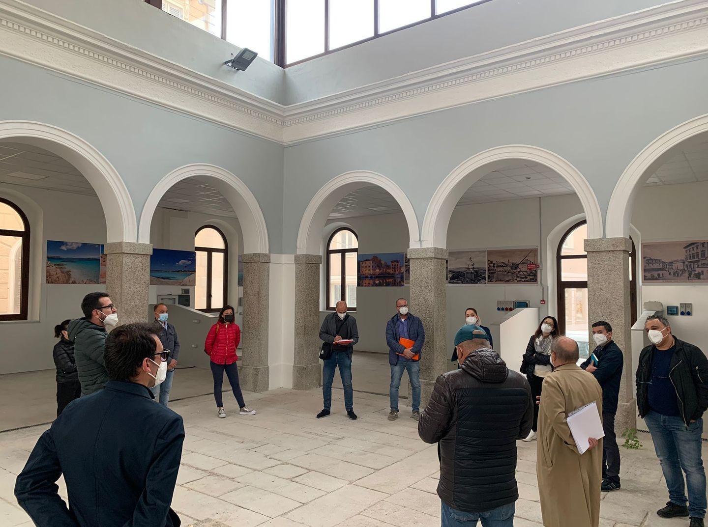 Oggi a La Maddalena consiglio in streaming: si parla del mercato