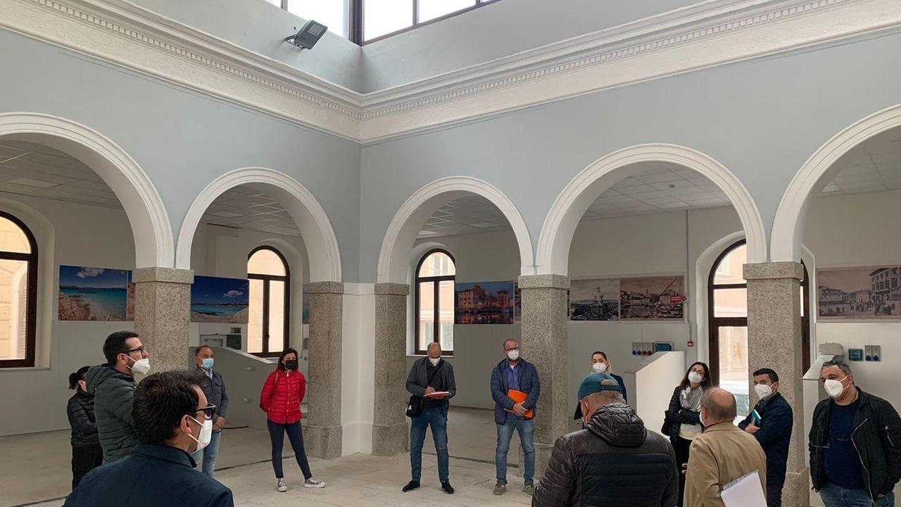 Oggi a La Maddalena consiglio in streaming: si parla del mercato