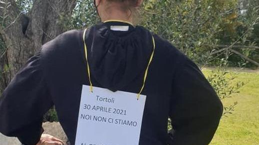 “Tortolì noi non ci stiamo” i commercianti in piazza