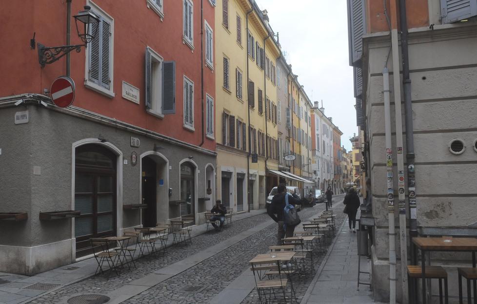 Sant’Eufemia pedonale I modenesi dicono sì: «Via le auto dal centro» 