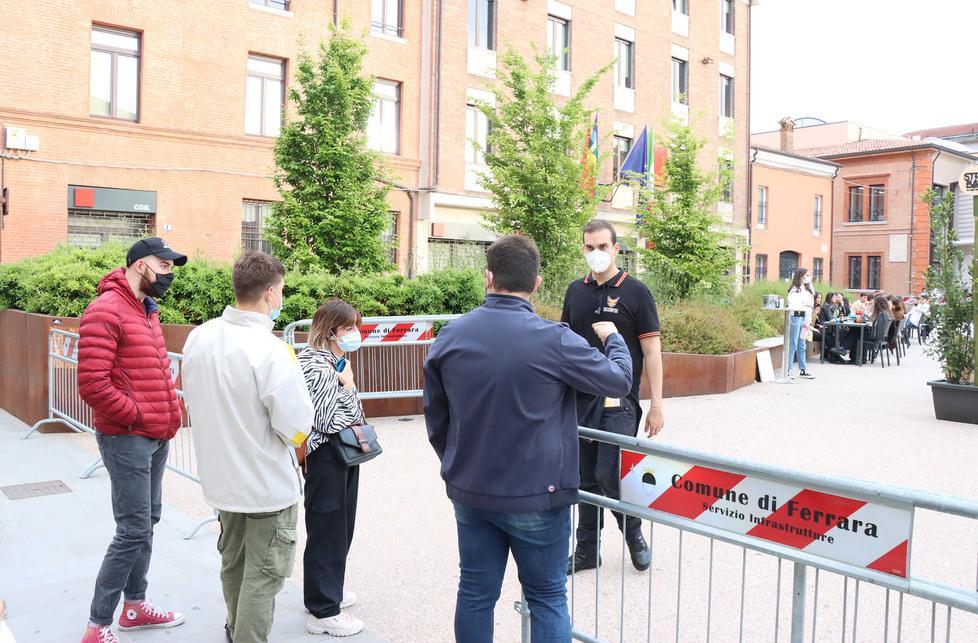 Ferrara, movida a passo rallentato: bastano i nuovi tavolini 