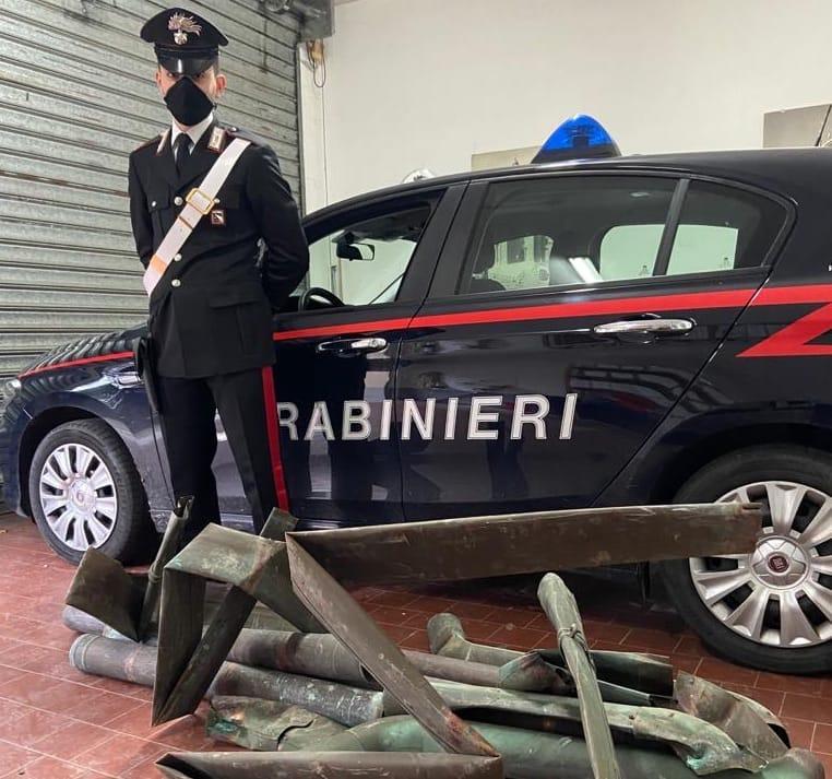 Le grondaie recuperate dai carabinieri