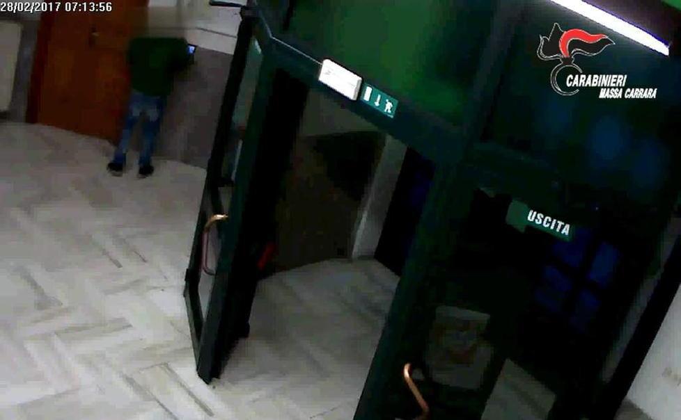 Assenteismo in Provincia e al Genio civile, parlano gli impiegati: «Il sistema di timbratura era inefficiente» 
