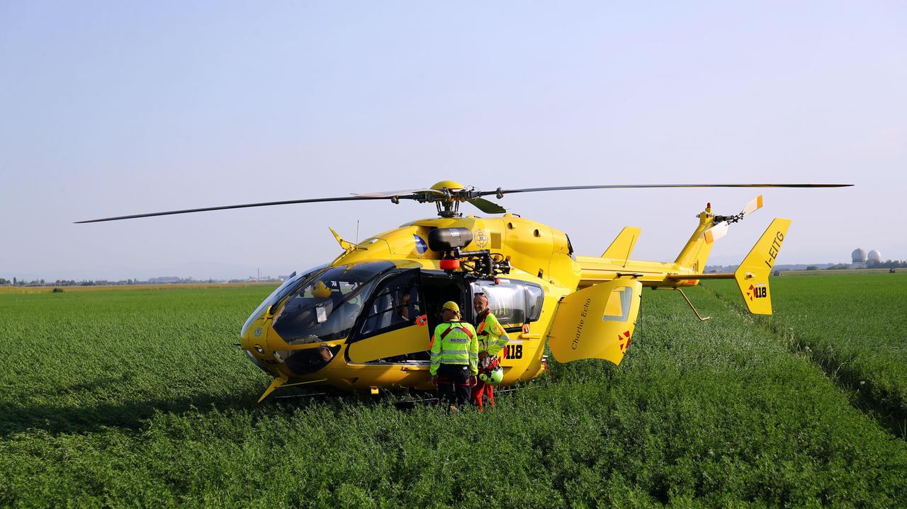 Ventasso, motociclista sbalzato da sella portato in ospedale con l'elisoccorso