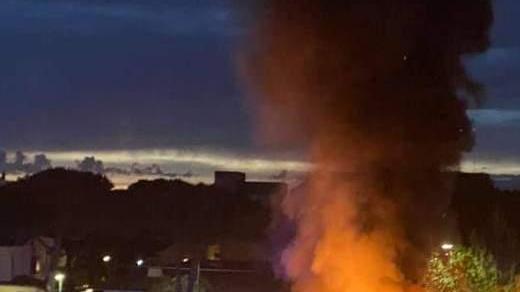 Camper va a fuoco ed esplode Paura per una famiglia