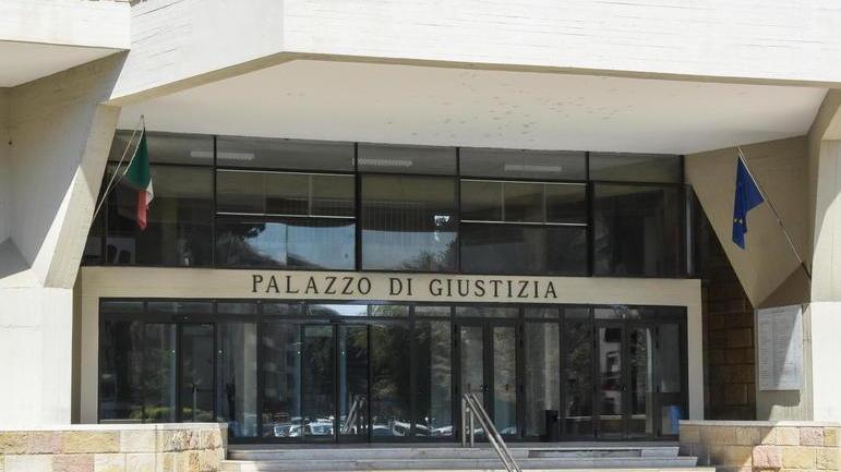 Botte e stalking alla moglie: rinviato a giudizio