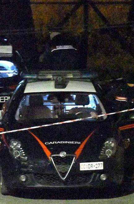 Accoltella la moglie la figlia dà l’allarme