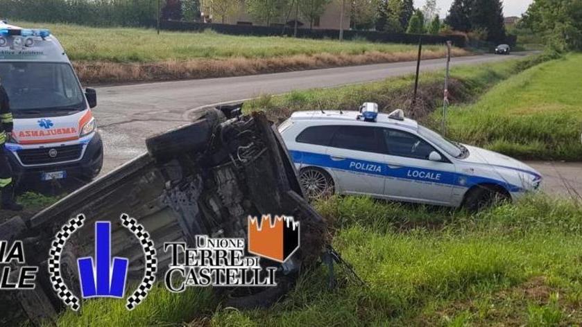 Si rovescia con l’automobile