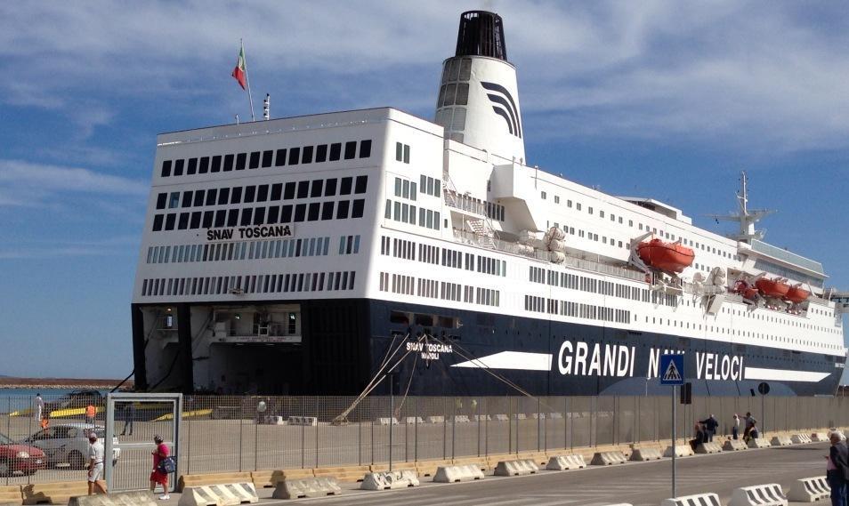 Continuità marittima, il bando non va deserto: tre offerte per due tratte 