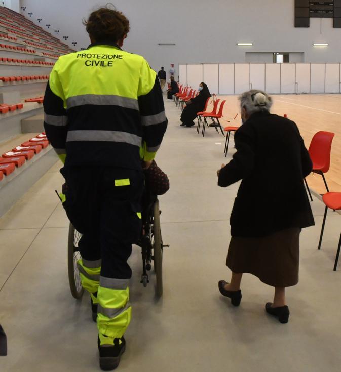 Vaccini, il lavoro prezioso dei volontari 