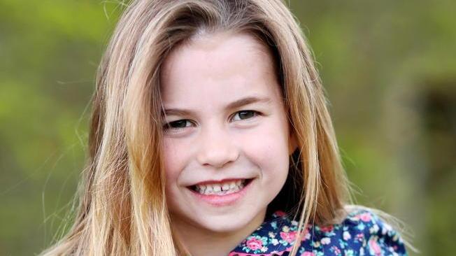 Gb: 6 anni principessa Charlotte,nuova foto scattata da Kate