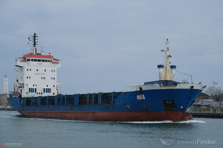 Cagliari, nave mercantile straniera bloccata in porto dalla Guardia Costiera