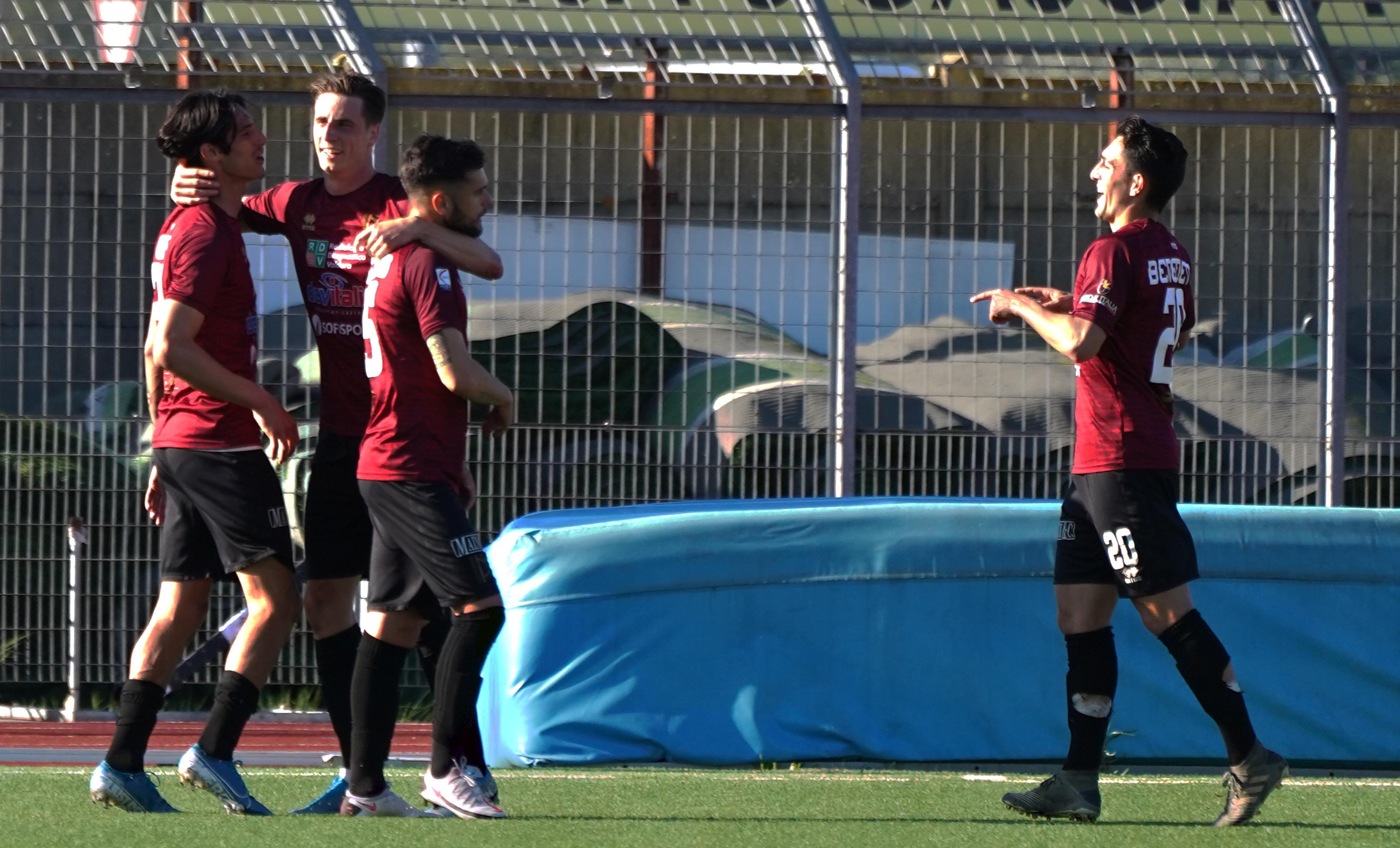 L'esultanza di Magrassi, grande protagonista del match: tripletta per lui