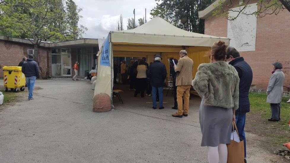 A maggio 25mila vaccini ai versiliesi: ma il personale Asl potrebbe non bastare