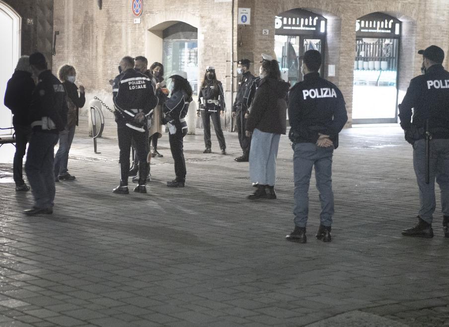 Modena. Un’infermiera tra i “No mask”? Per ora l’ospedale la smentisce 
