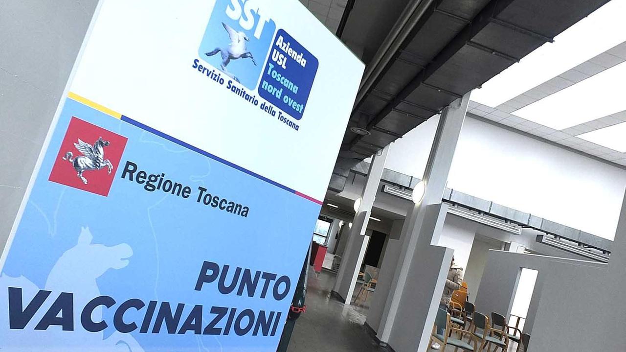 Vaccini in Toscana, fragilissimi: si prenotano le dosi per badanti e familiari. Ecco chi riceverà l'sms