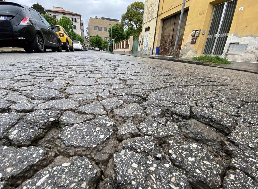 Pontedera, stop alle “toppe” sull’asfalto groviera: piano da un milione, il Comune accelera 