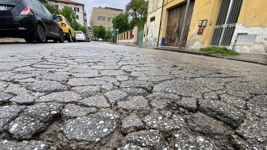 Pontedera, stop alle “toppe” sull’asfalto groviera: piano da un milione, il Comune accelera