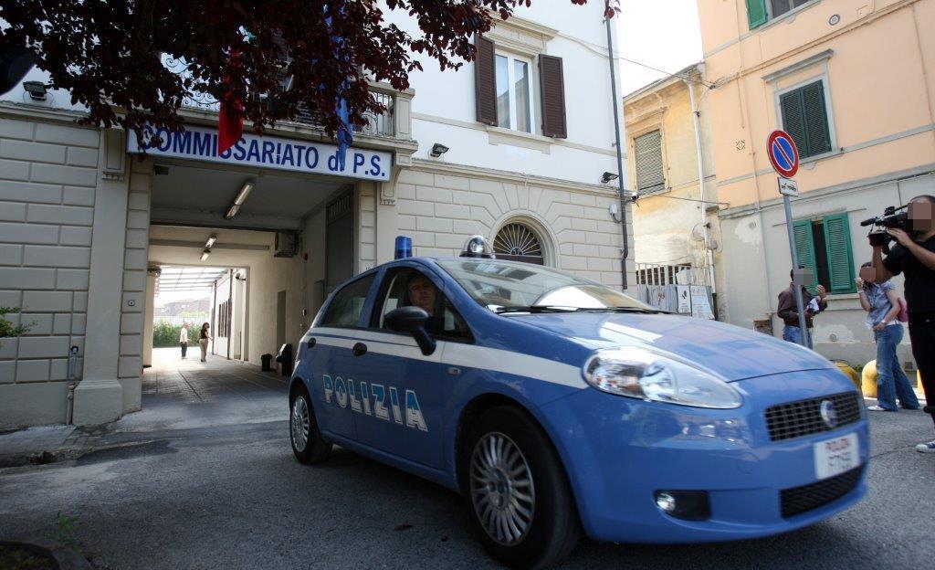 Il commissariato di polizia in piazza Trieste a Pontedera