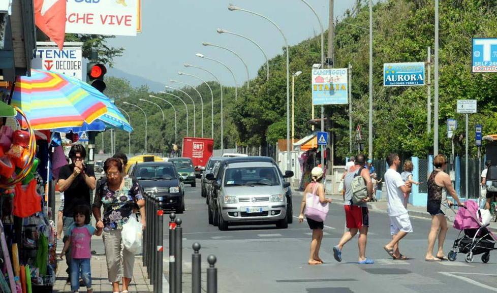 Via delle Pinete, in uno scatto prima dell’emergenza Covid, lungo la quale si trovano molti campeggi della Partaccia