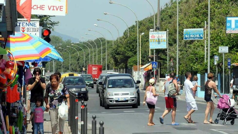 Via delle Pinete, in uno scatto prima dell’emergenza Covid, lungo la quale si trovano molti campeggi della Partaccia