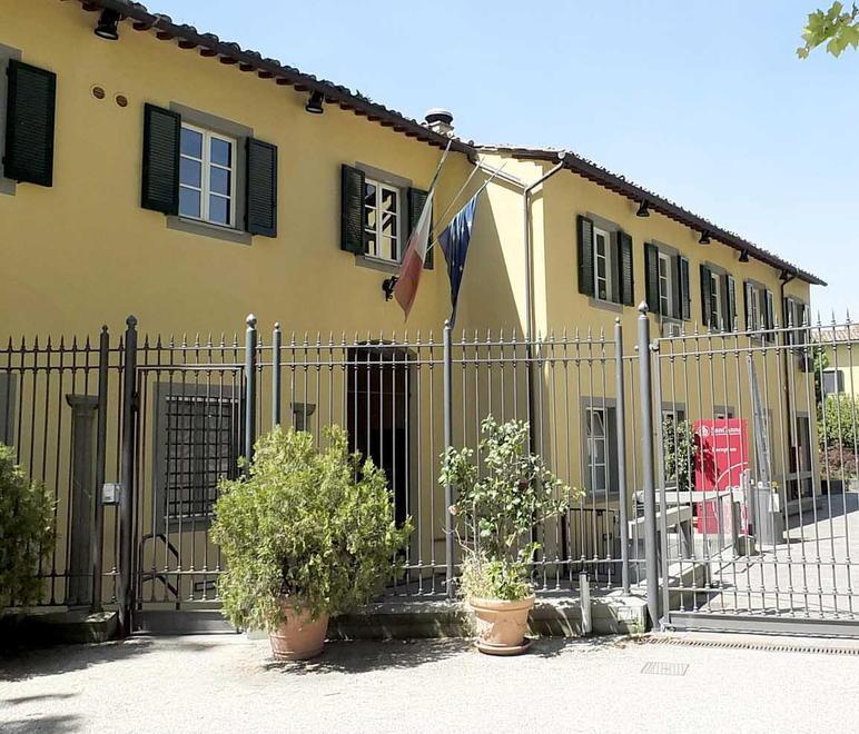 Scuola Sant'Anna, lo studente espulso per stalking ora chiede i danni 