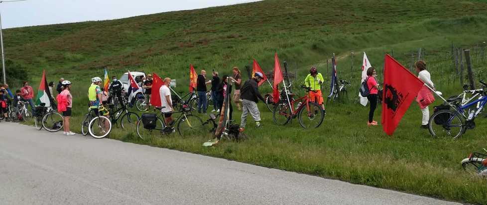 In bicicletta fino alla Grillaia per dire no alla riapertura - Foto