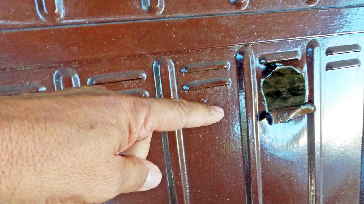 Va a rubare nel garage del poliziotto e viene arrestato