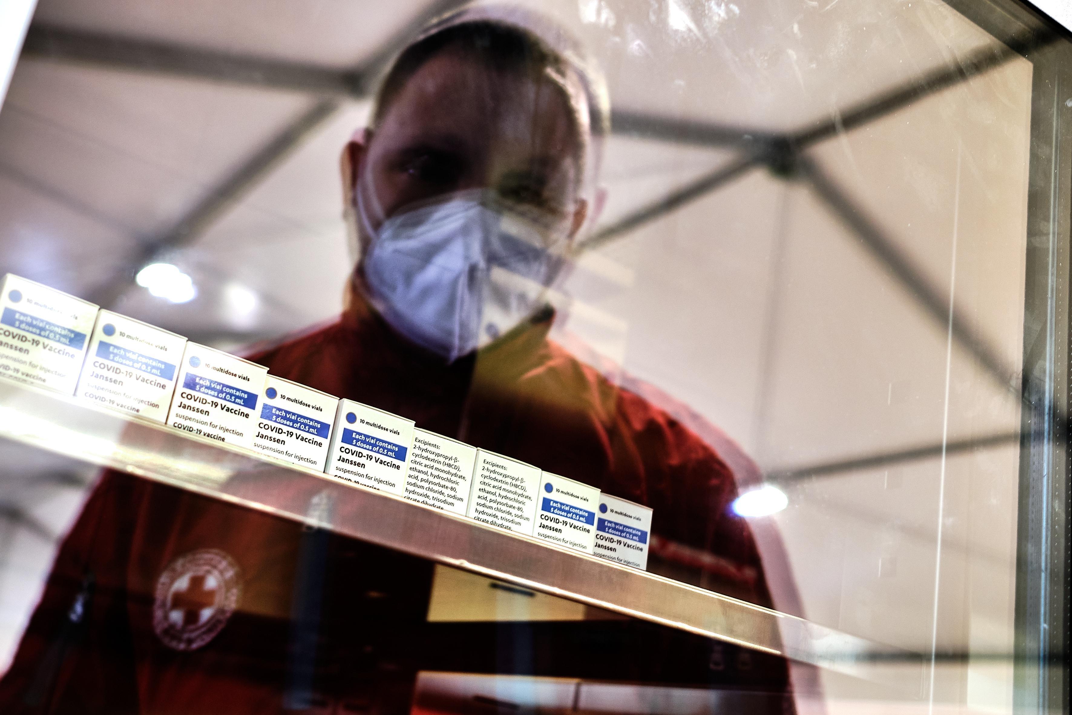 Vaccini in Toscana, verso un altro click day: si apre il portale per la fascia 65-69 anni
