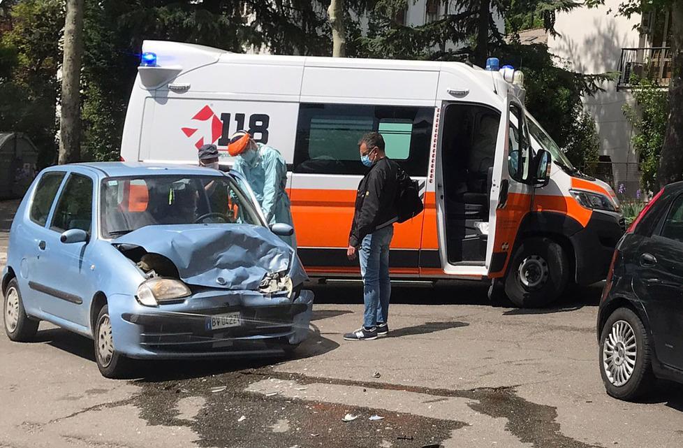 Modena: viale Amendola-Pisano, ennesimo incidente Una donna è grave 