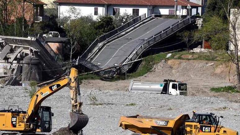 Il viceministro e Giani sul ponte di Albiano