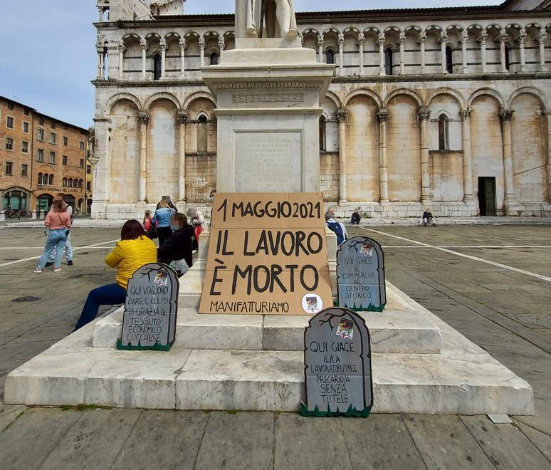 In piazza il gruppo Manifatturiamo