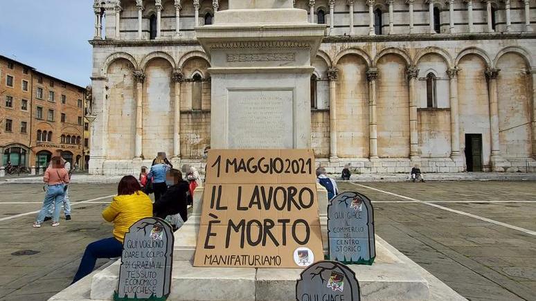 In piazza il gruppo Manifatturiamo
