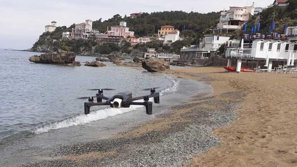 Quercetano un drone per aiutare la spiaggia