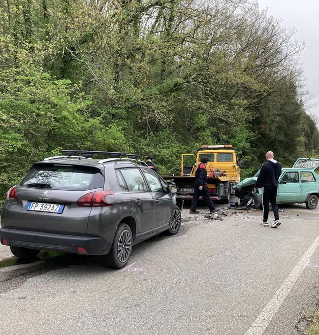 Ferito uomo di 73 anni nello scontro tra due auto