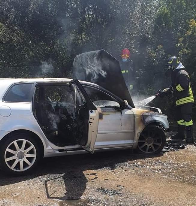 Un’altra auto bruciata nel quartiere