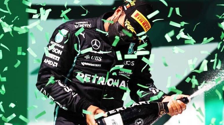 Hamilton doma la Red Bull sesta la Ferrari di Leclerc